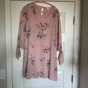 Brand new pink dress with floral design by Mi Ami size medium NWOT (103)